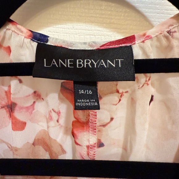 🎉 Host's Pick 🎉Lane Bryant White and Pink Floral Graphic 3/4 Sleeve Blouse - Picture 4 of 5